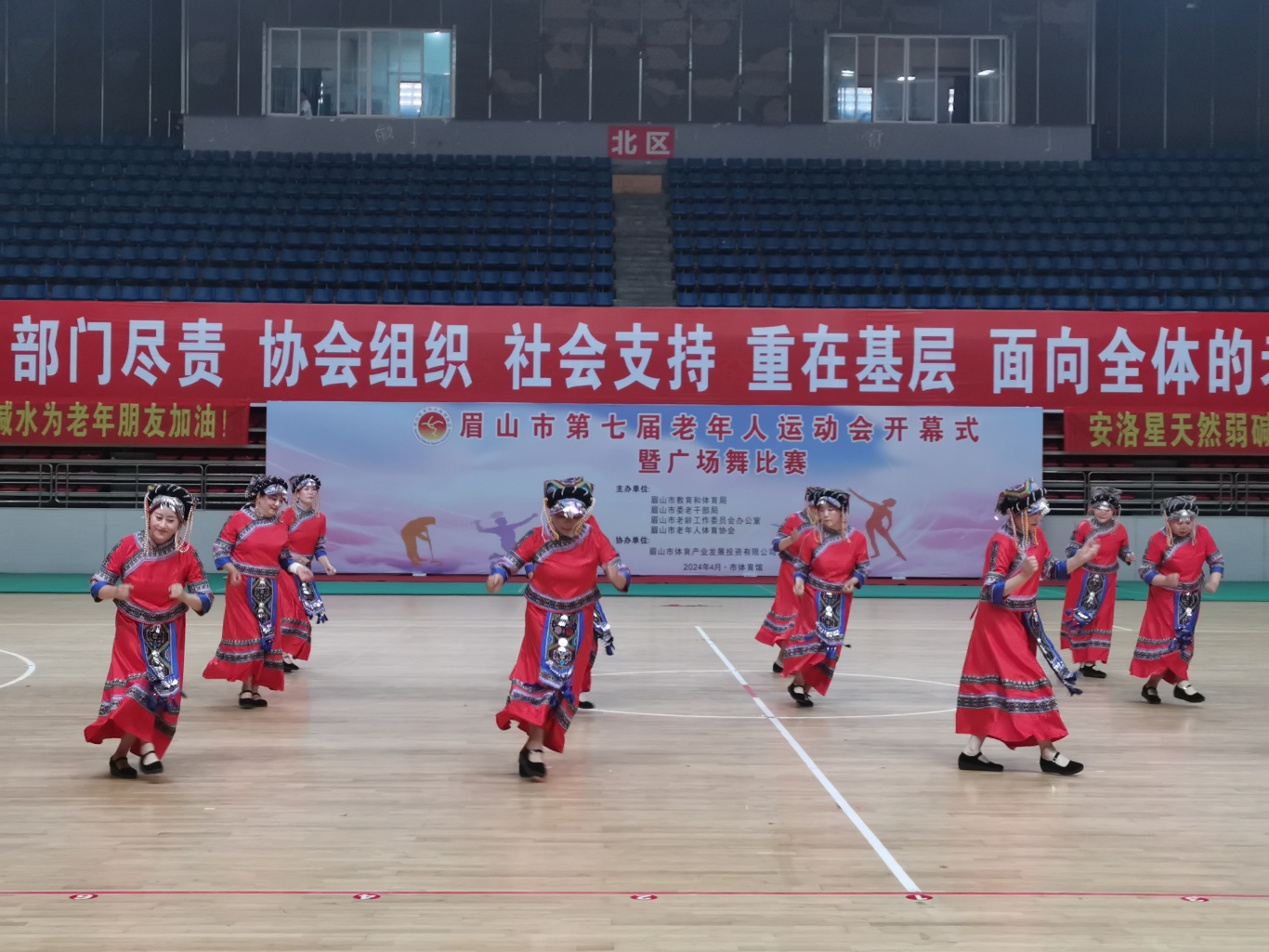 廣場舞比賽現場。 (1).jpg